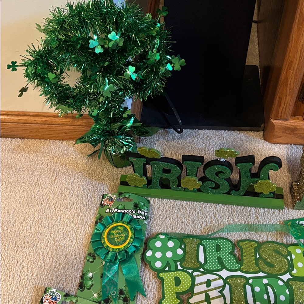 Lot of Festive Irish/St. Patrick’s Day Decorations - Green and White, NEW - Picture 2 of 5